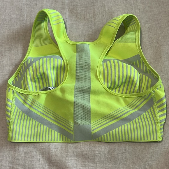 Nike Seamless compression bra size large - Picture 3 of 7